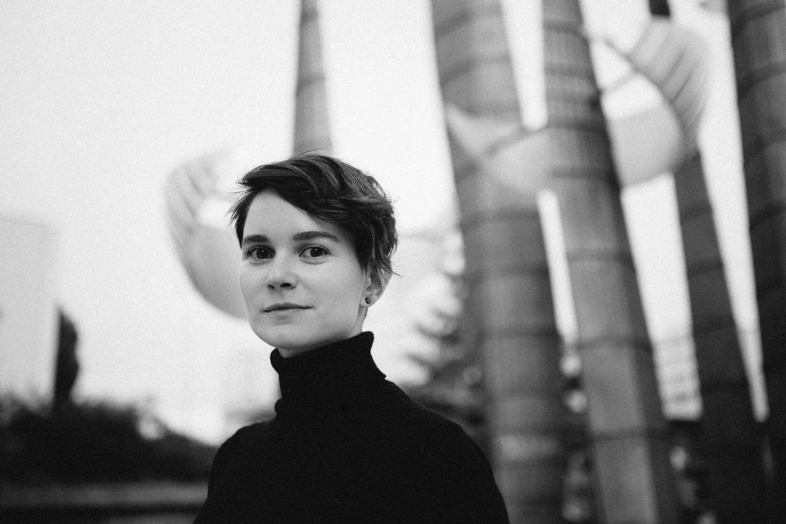 SHE POURS: Lucie Kohoutová